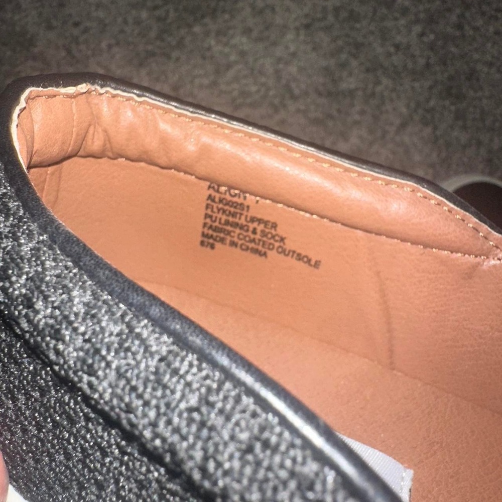 Size 7 Steve Madden Black Slip On Sneaker/Shoe - Picture 4 of 4